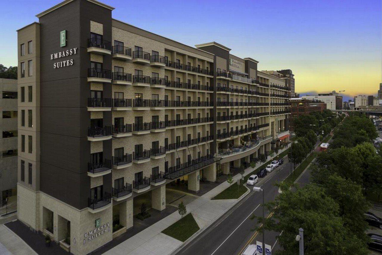Embassy Suites By Hilton Grand Rapids Downtown Exterior photo